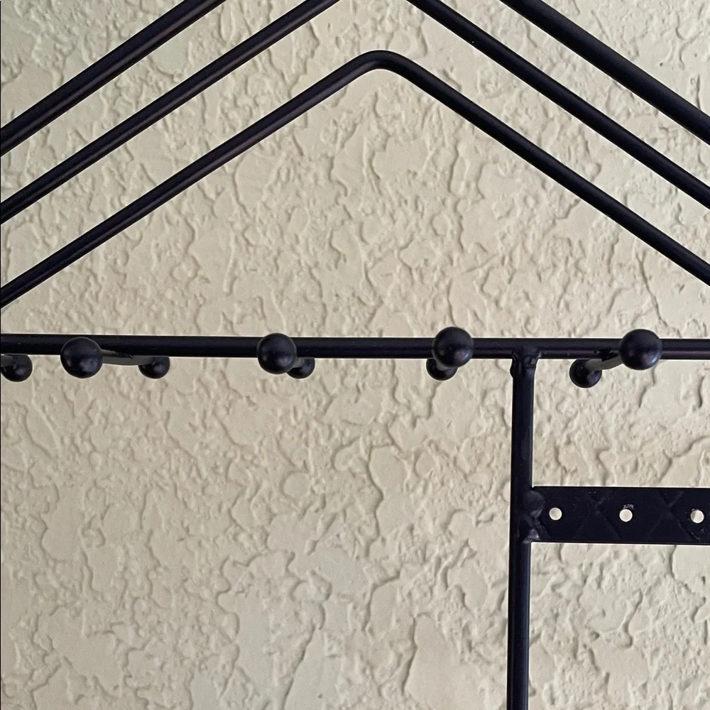 Black Metal Jewelry Organizer